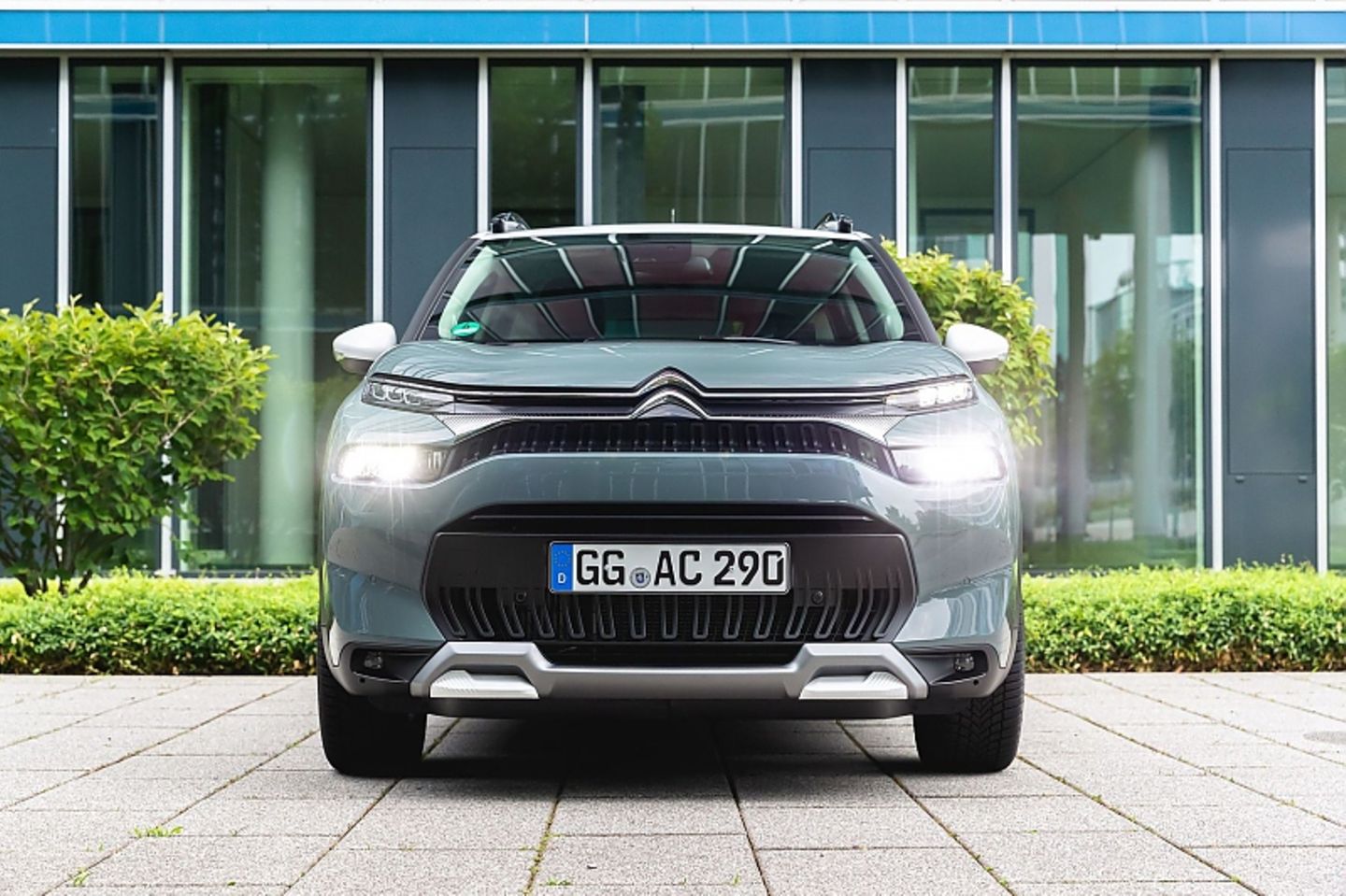 Die Front ziert eine neue Lichtgrafik
