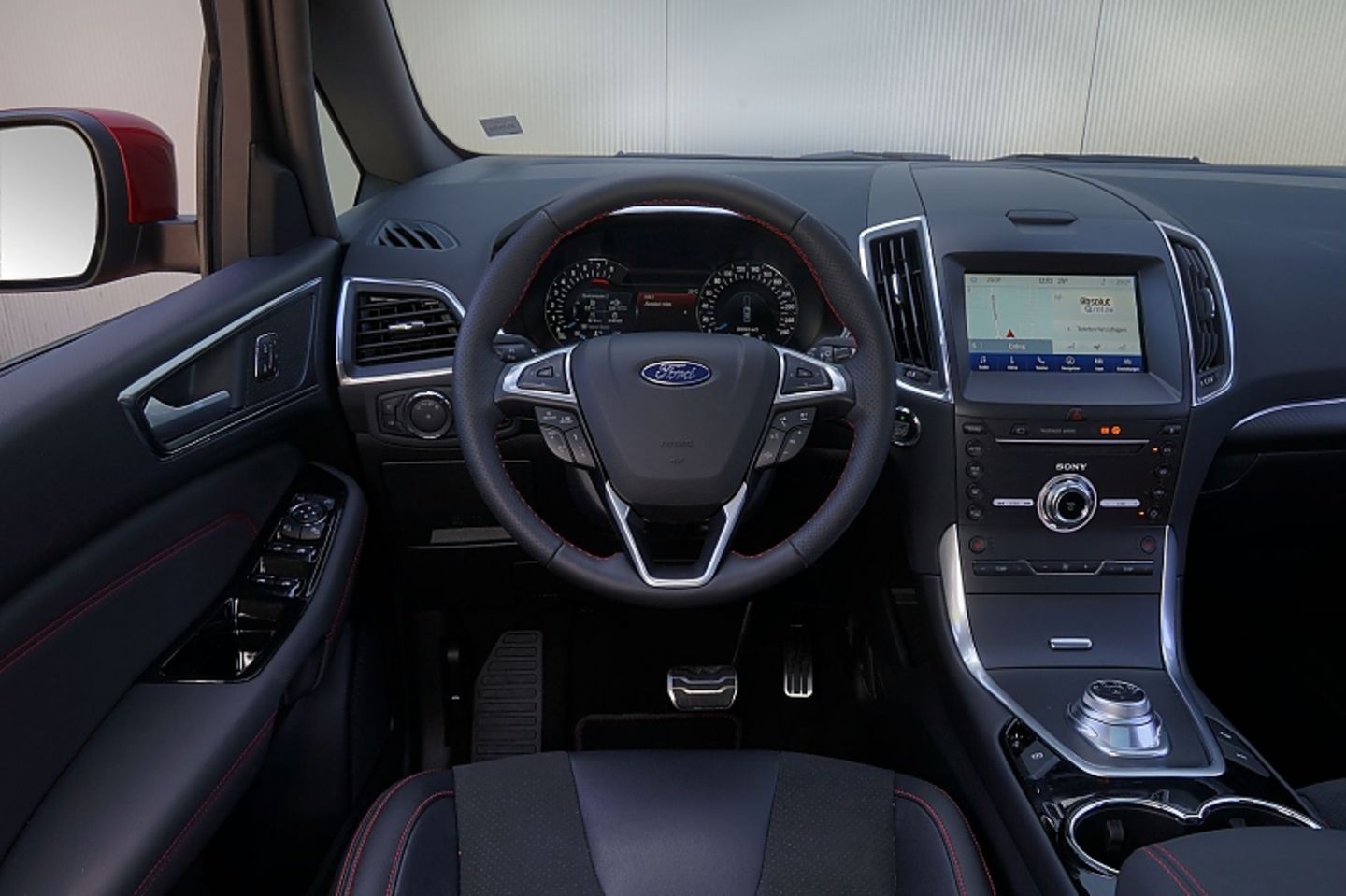 Das Cockpit ist übersichtlich gegliedert
