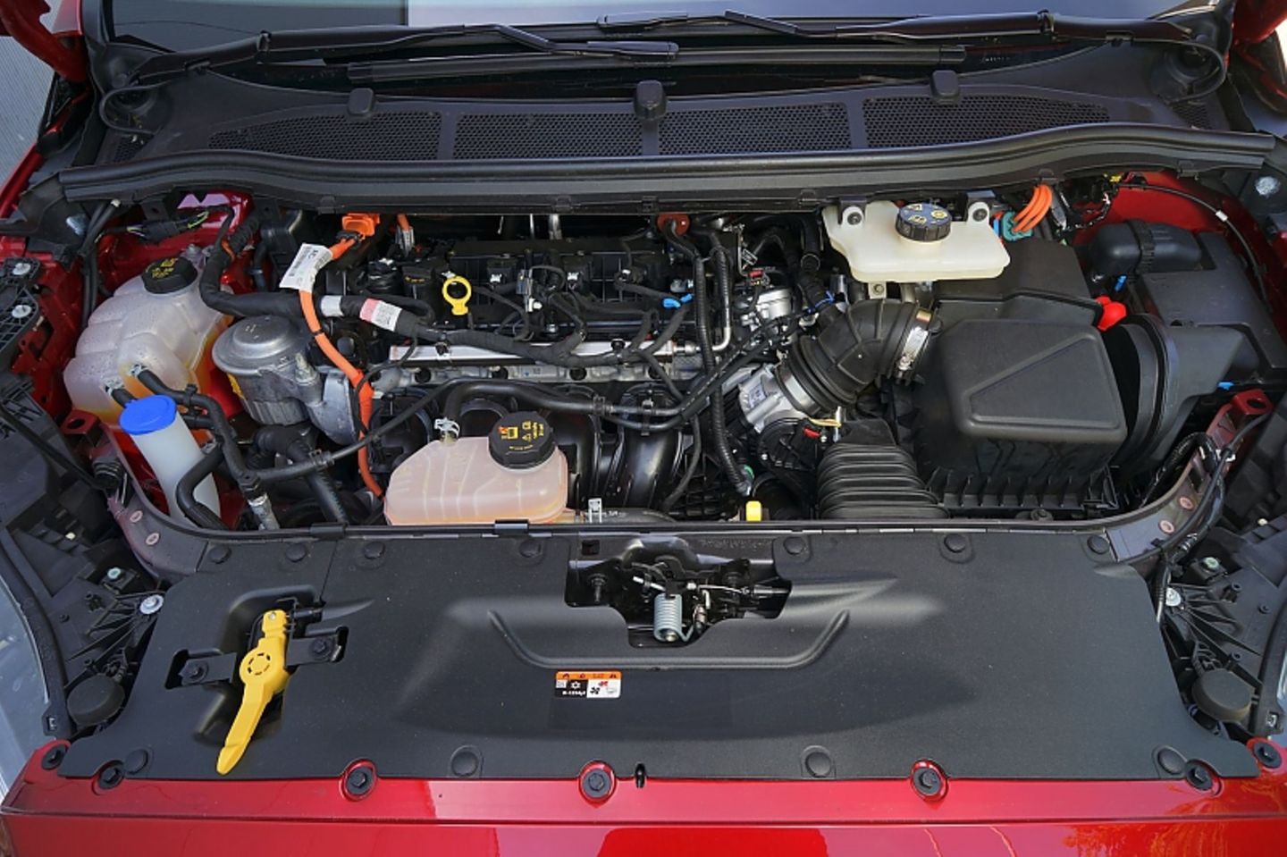 Der Ford S-Max FHEV hat 140 kW / 190 PS