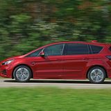 Im Durchschnitt braucht der Ford S-Max FHEV 6,5 l/100 km