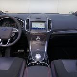 Der Infotainment-Monitor ist acht Zoll groß