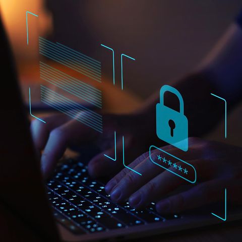 Über eine Lücke beim amerikanischen IT-Dienstleister Kaseya haben Hacker die Computer zahlreicher Unternehmen verschlüsselt.