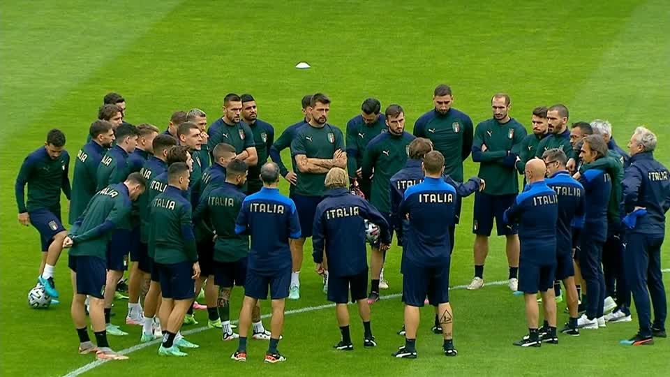 Video: Kampf der Fußball-Großmächte Video: Kampf der Fußball-Großmächte