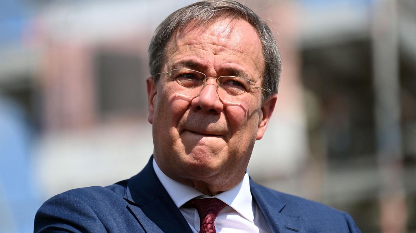 Armin Laschet mit nachdenklichem Gesichtsausdruck
