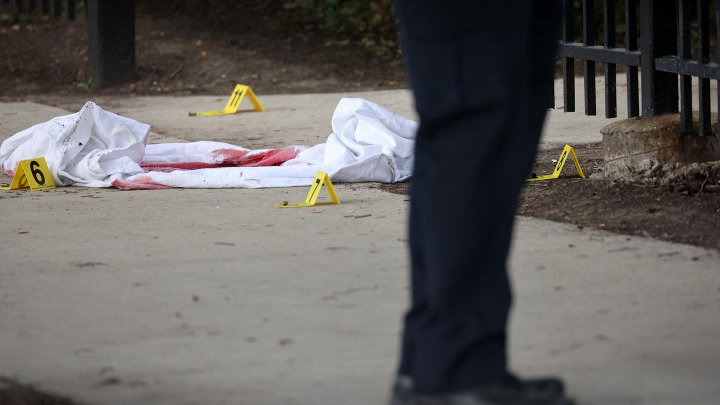 Bloody holiday weekend: 150 people die in 400 shootings in the US
