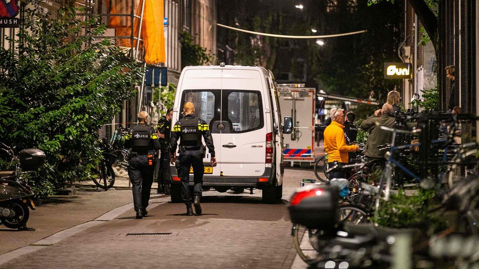 Reporter Peter R. de Vries wird in Amsterdam niedergeschossen