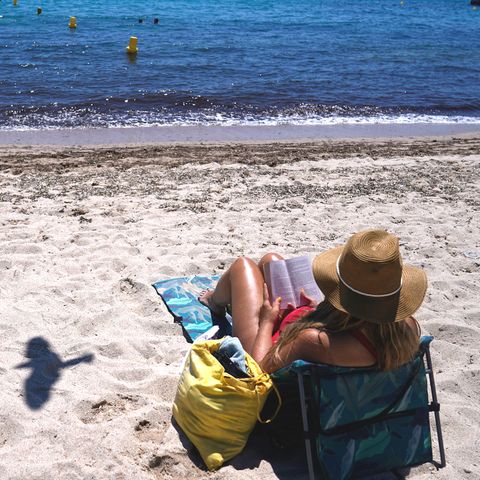 Risikogebiet, Hochrisikogebiet, Variantengebiet: Urlaub und Corona (Symbol)