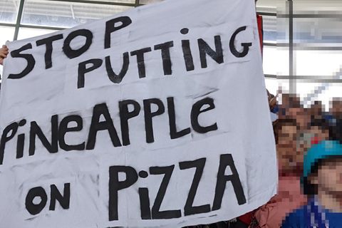 Pizza und Ananas