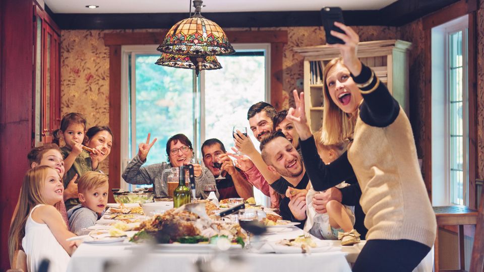 Großfamilie macht Selfie