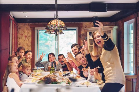 Großfamilie macht Selfie