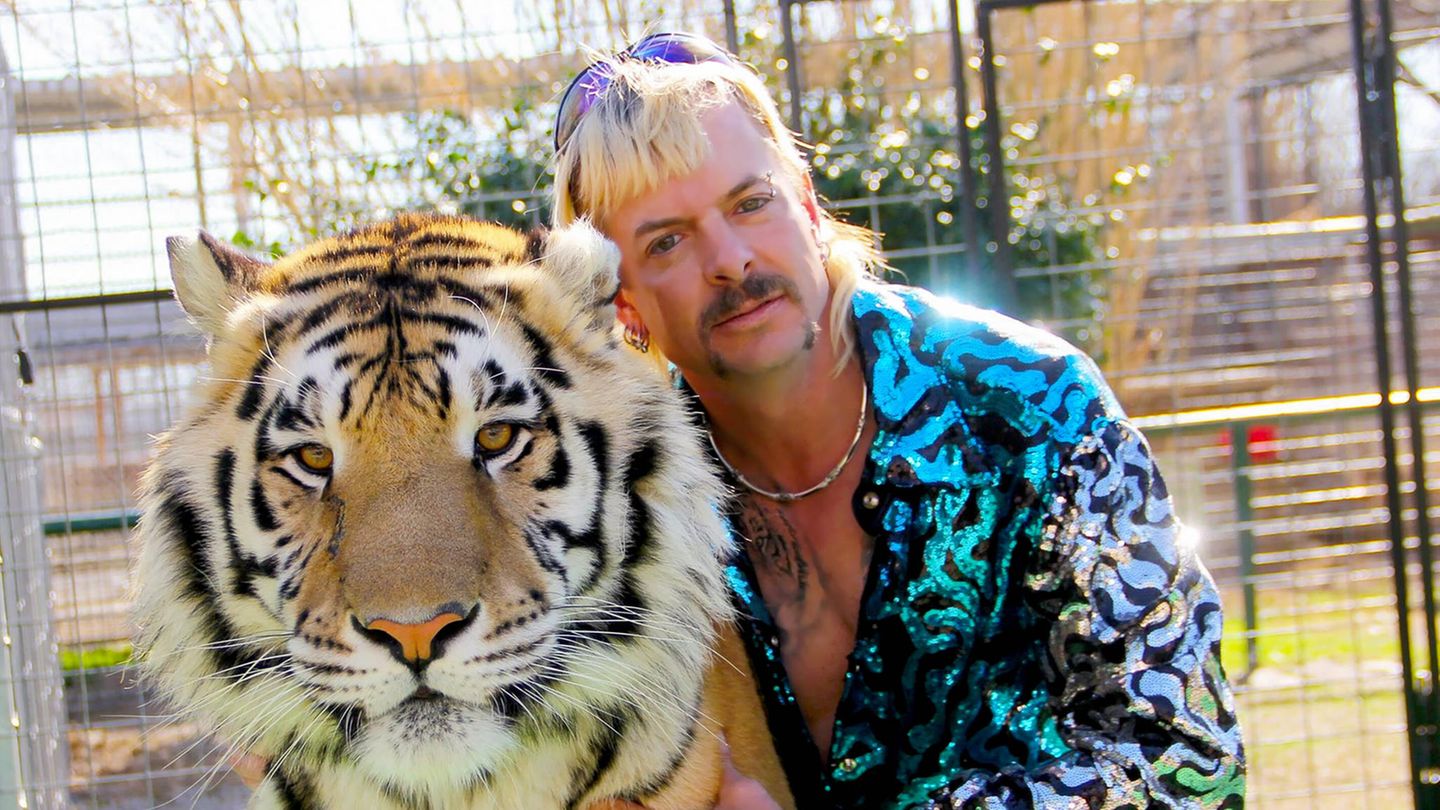 “Bachelor King”: Joe Exotic is looking for a new man