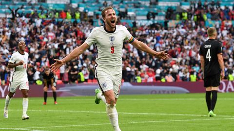 Englands Harry Kane bejubelt sein Tor zum 2:0