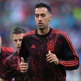 Sergio Busquets wärmt sich vor dem Halbfinale gegen Italien auf