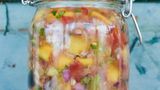 Ein Weck-Glas mit der Salsa