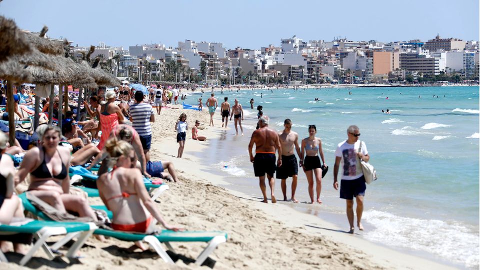 Volle Strände auf Mallorca: Nun wurde Spanien von der Bundesregierung als Corona-Risikogebiet eingestuft. 