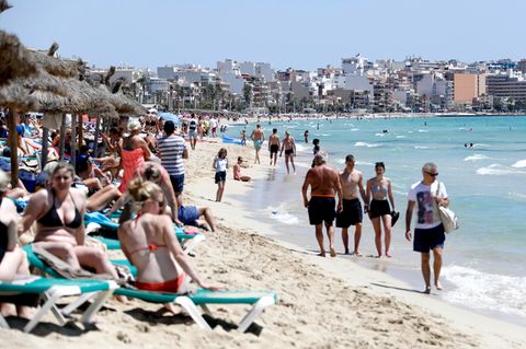 Volle Strände auf Mallorca: Nun wurde Spanien von der Bundesregierung als Corona-Risikogebiet eingestuft. 
