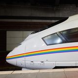 Regenbogen-ICE der Deutschen Bahn