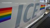 Regenbogen-ICE der Deutschen Bahn