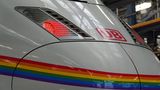 Regenbogen-ICE der Deutschen Bahn