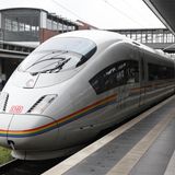 Regenbogen-ICE der Deutschen Bahn