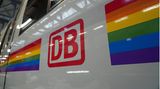 Regenbogen-ICE der Deutschen Bahn
