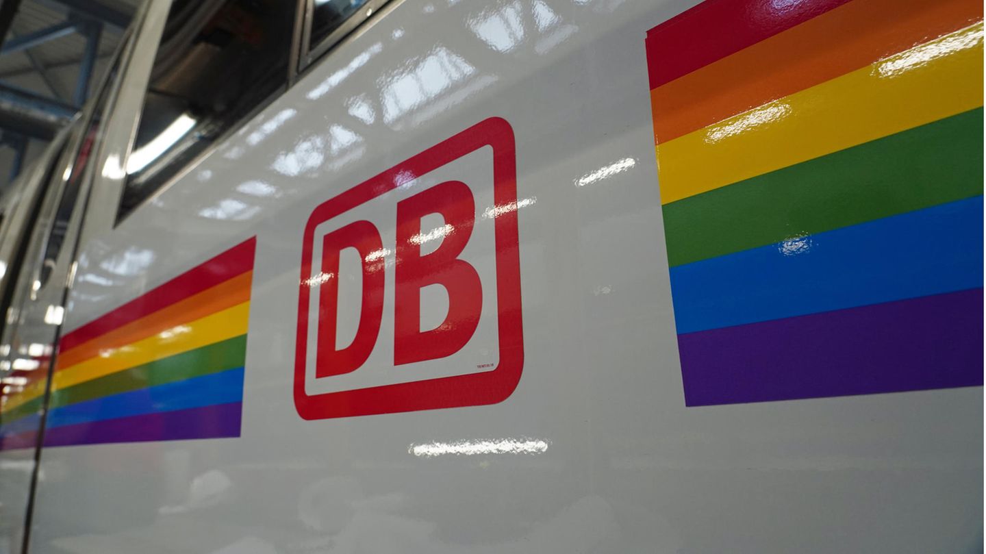 Regenbogen Ice Zug Der Deutschen Bahn Wirbt Für Toleranz Stern De