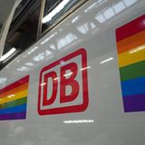 Regenbogen-ICE der Deutschen Bahn