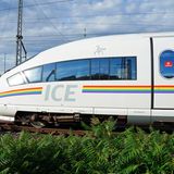 Regenbogen-ICE der Deutschen Bahn