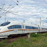 Regenbogen-ICE der Deutschen Bahn