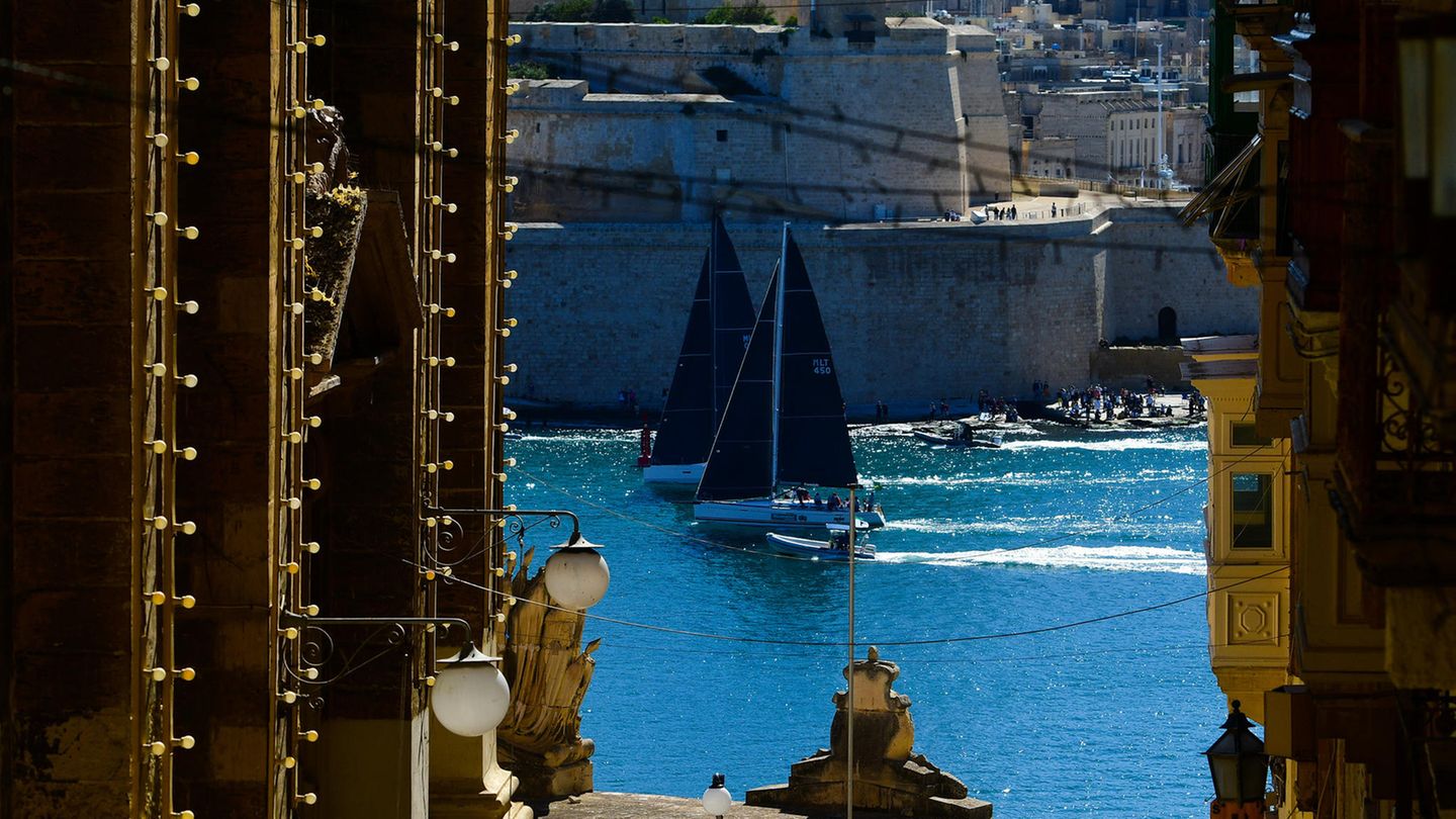 Malta, Valletta: Jachten segeln durch den Grand Harbor
