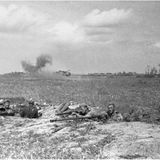 Rotarmisten mit Panzerbüchsen.