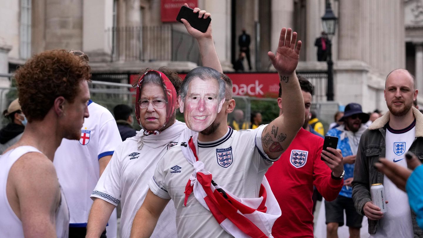 Britische Fußballfans in London vorm EM-Finale