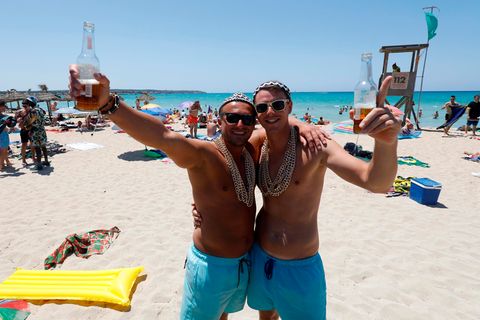 Feiern am Strand von Arenal