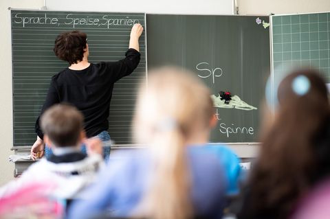 Corona Schule: Unterricht in einer Grundschule