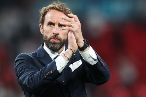 Englands Nationaltrainer Gareth Southgate klatscht in die Hände nach verlorenem EM-Finale 2021