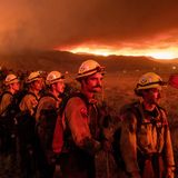 Feuerwehrleute sind im Einsatz im Kampf gegen das Sugar Fire
