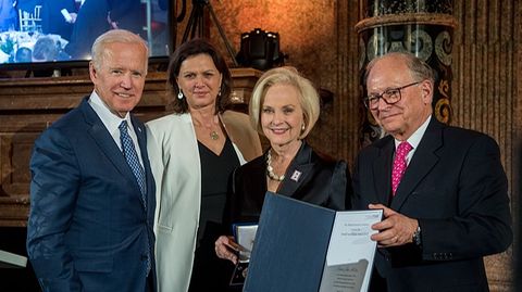 Joe Biden, Ilse Aigner, Cindy McCain und Wolfgang Ischinger während der Münchener Sicherheitskonferenz 2018