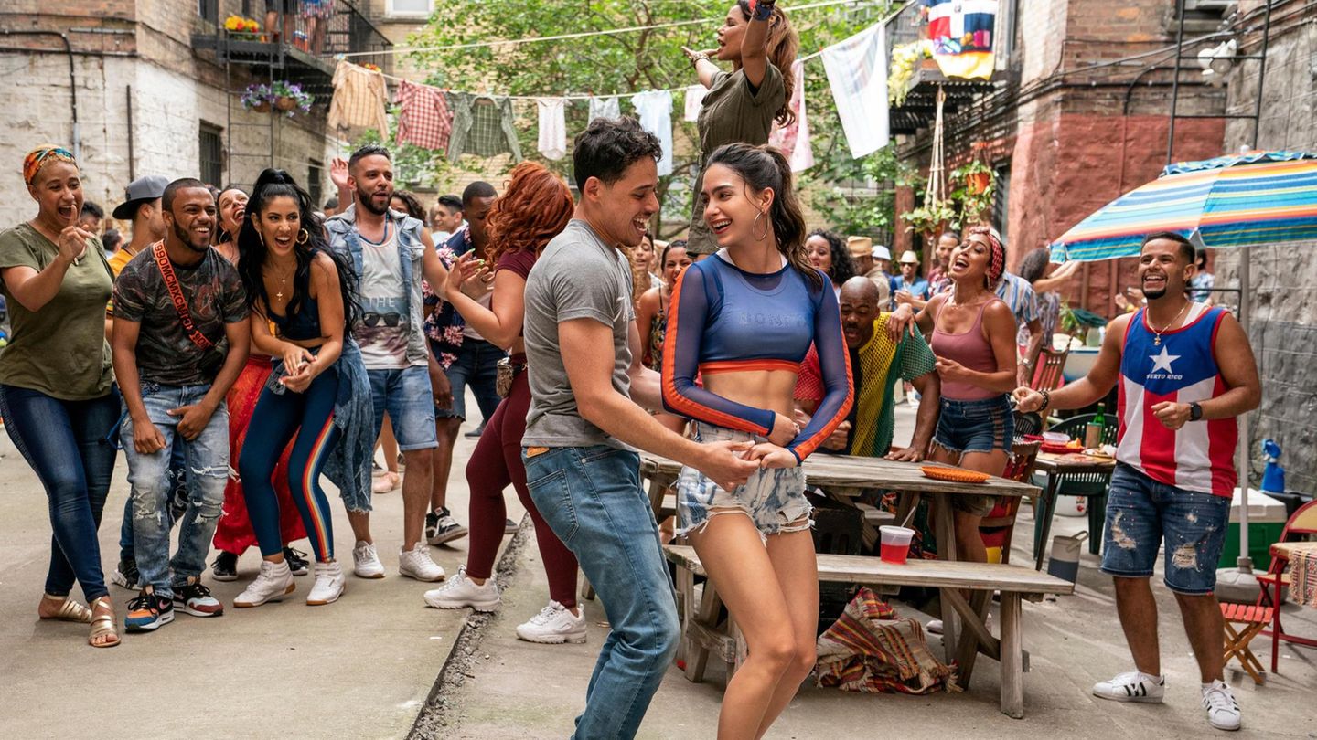 Muss man gesehen haben: Pure Lebensfreude: Usnavi (Anthony Ramos) und Vanessa (Melissa Barrera) Pure Lebensfreude: Usnavi (Anthony Ramos) und Vanessa (Melissa Barrera)