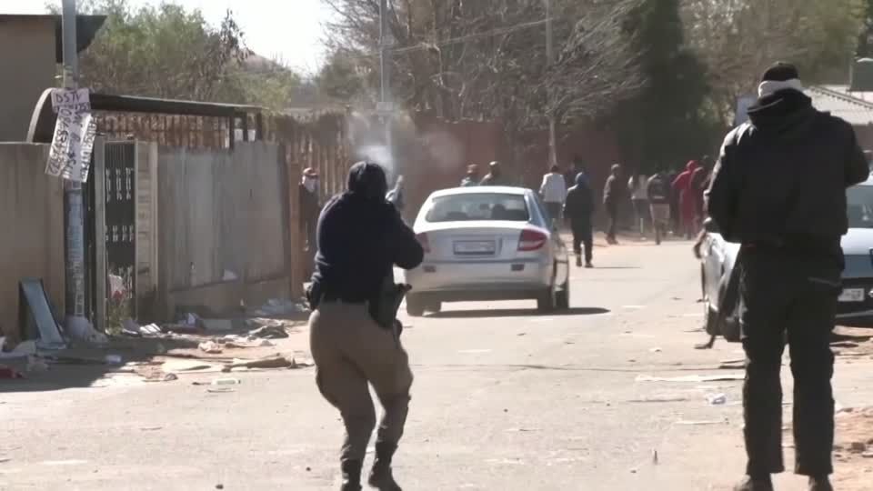 Unruhen eskalieren: Tote, Proteste und Plünderungen in Südafrika – nun greift die Gewalt auf weitere Regionen über Unruhen eskalieren: Tote, Proteste und Plünderungen in Südafrika – nun greift die Gewalt auf weitere Regionen über