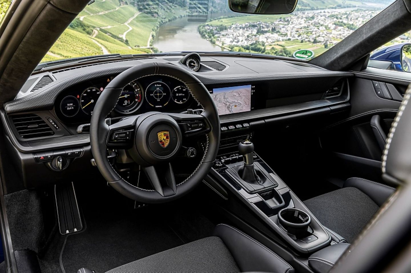 Im Cockpit gibt es mehr Leder-Anteil