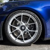 Auch dieser GT3 hat beherzt zupackende Bremsen