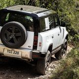 Der Land Rover Defender PHEV ist auch elektrisch voll geländetauglich