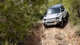 Steht seinem Vorgänger offroad in nichts nach: Land Rover Defender PHEV