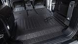 Der Laderaum im Land Rover Defender PHEV ist robust ausgelegt
