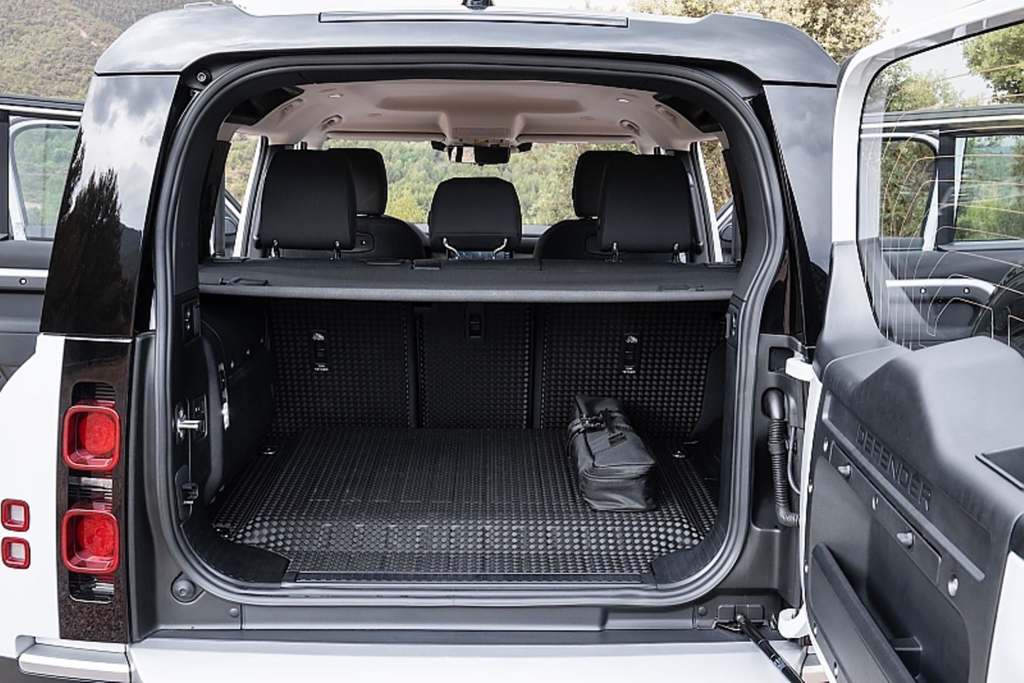 Land Rover Defender PHEV 2021