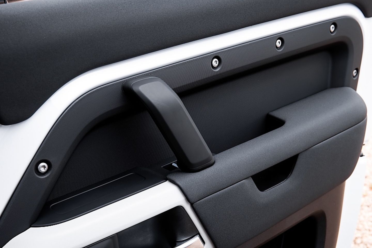 Alles sehr solide: Land Rover Defender PHEV