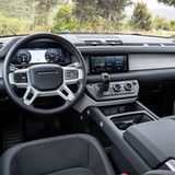 Im Cockpit des Land Rover Defender PHEV 2021 erinnbert nichts mehr an den Vorgänger