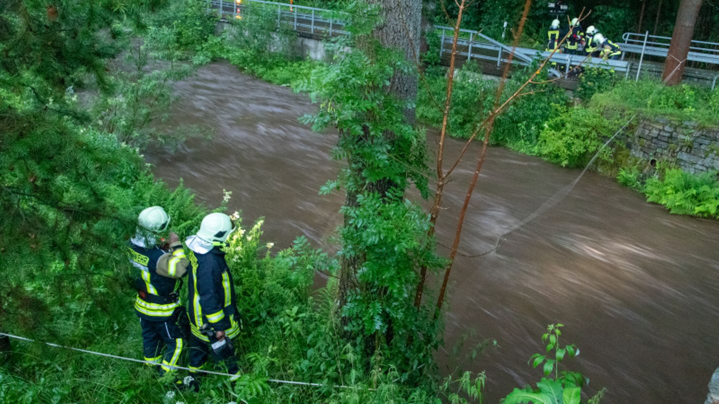 Schwere Unwetter: So Heftig Wütet Tief "Bernd" In Deutschland | STERN.de