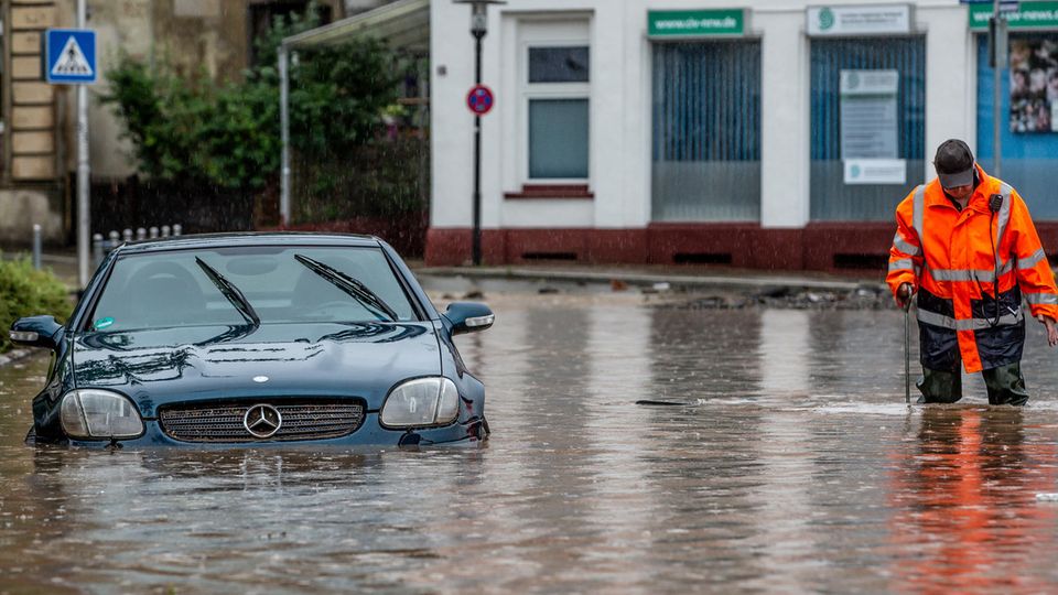 Vielerorts Überflutungen nach Unwettern – Aussichten bleiben "regenreich"