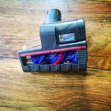 Die konische Rotationsbürste nimmt keine Haare an.